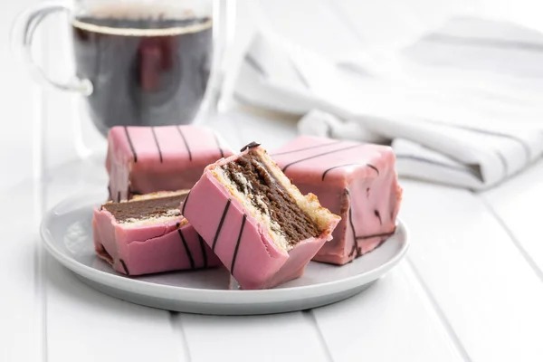 Милый Торт Розовый Вкусный Десерт Тарелке — стоковое фото