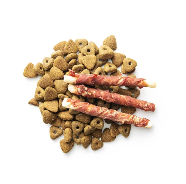 Doces Para Cães Paus Mastigáveis Para Cão Kibble Seco Isolado — Fotografia de Stock