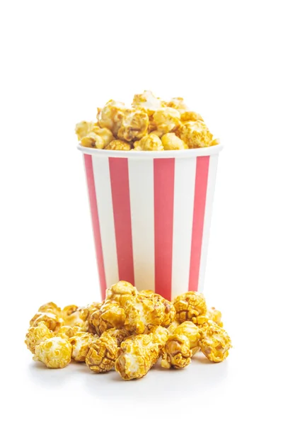 Słodki Karmelowy Popcorn Papierowej Filiżance Izolowany Białym Tle — Zdjęcie stockowe
