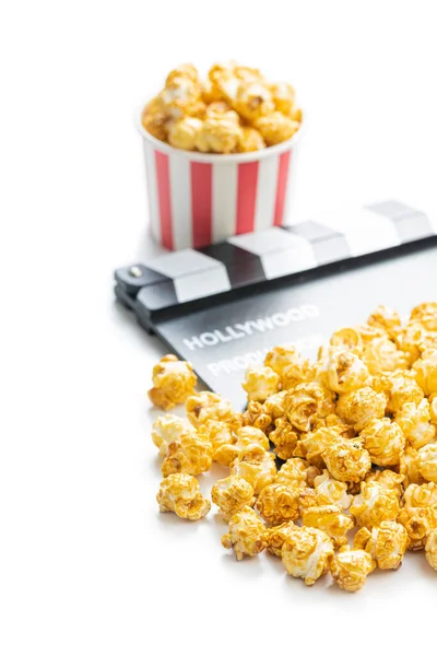 Słodki Popcorn Karmelowy Deska Klaszcząca Izolowane Białym Tle — Zdjęcie stockowe