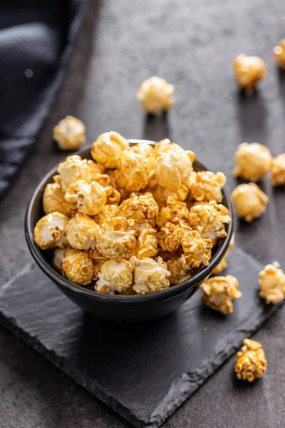 Sweet Caramel Popcorn Bowl Black Table — Stock Photo, Image