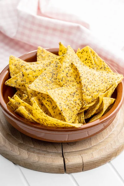 Triángulo Chips Tortilla Salada Con Semillas Chía Tazón — Foto de Stock