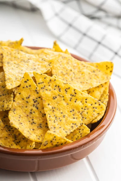 Triángulo Chips Tortilla Salada Con Semillas Chía Tazón — Foto de Stock