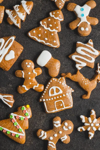 Homemade Sweet Christmas Gingerbread Cookies Black Table Top View — Stock Photo, Image