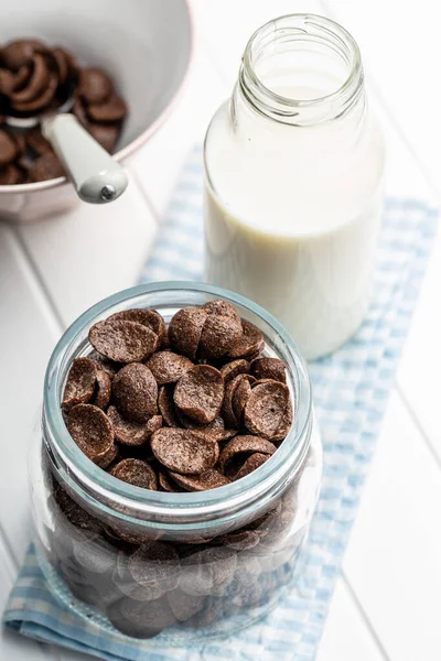 Flocons Céréales Petit Déjeuner Chocolat Sucré Dans Bocal Sur Table — Photo