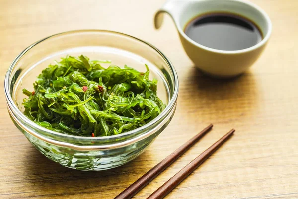 Green Wakame Seaweed Salad Soy Sauce Bowl — Stock Photo, Image