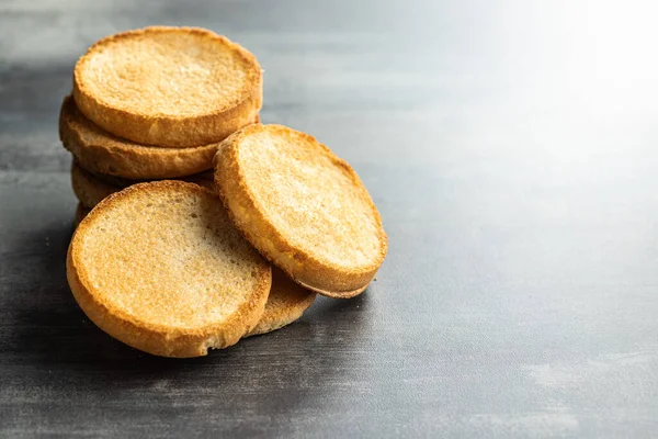 Zwieback Brot Krustige Kekse Auf Dem Küchentisch — Stockfoto