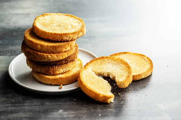 Pão Rusks Dietético Biscoitos Crus Mesa Cozinha — Fotografia de Stock