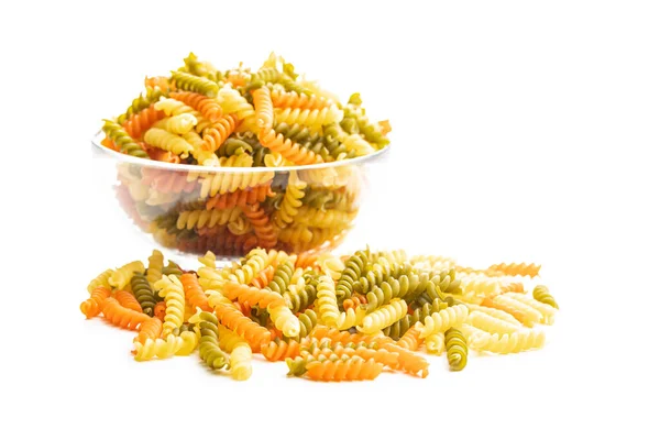 三种颜色的富西里面食 色彩斑斓的意大利生面食 背景为白色 — 图库照片