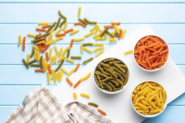 Pasta Fusilli Tre Colori Colorata Pasta Cruda Italiana Ciotola Sul — Foto Stock