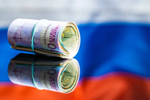 Billets Euros Devant Drapeau Russe Papier Monnaie Européenne — Photo