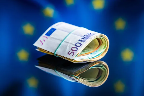 Eurobankovky Před Vlajkou Evropské Unie Papír Evropská Měna — Stock fotografie