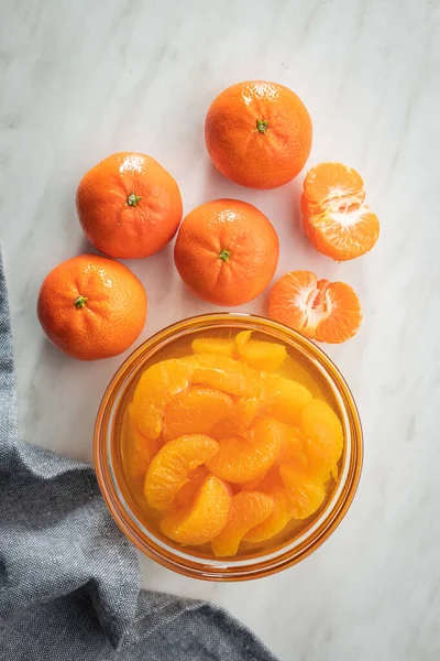 Mandarinenkonserven Eingelegte Mandarinen Der Schüssel Auf Dem Küchentisch Ansicht Von — Stockfoto