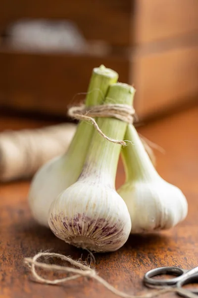 Whole Garlic Bulb Fresh White Garlic Wooden Table — Stock Photo, Image
