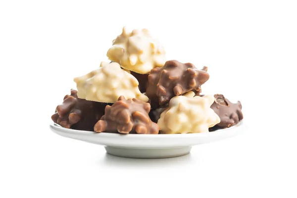 Chocolade Truffels Sweer Pralines Plaat Geïsoleerd Een Witte Achtergrond — Stockfoto