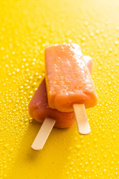 Fruity Ice Lolly Sweet Popsicle Yellow Table Water Drops — Foto de Stock
