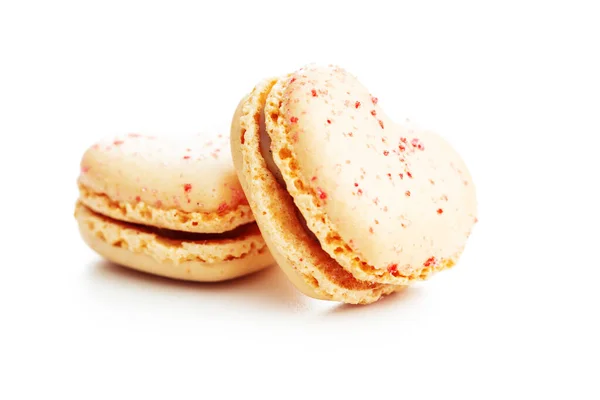 Herzförmige Süße Macarons Isoliert Auf Weißem Hintergrund — Stockfoto