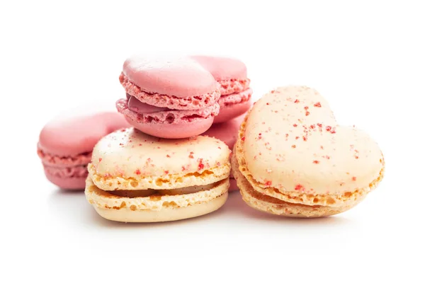 Macarons Doux Forme Coeur Isolés Sur Fond Blanc — Photo