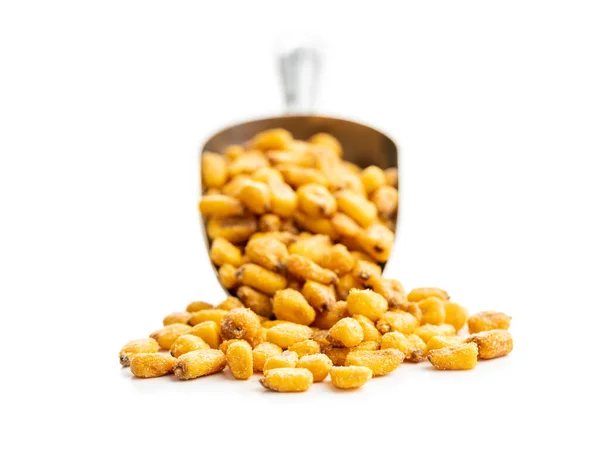 Gerösteter Gesalzener Mais Snack Schaufel Isoliert Auf Weißem Hintergrund — Stockfoto