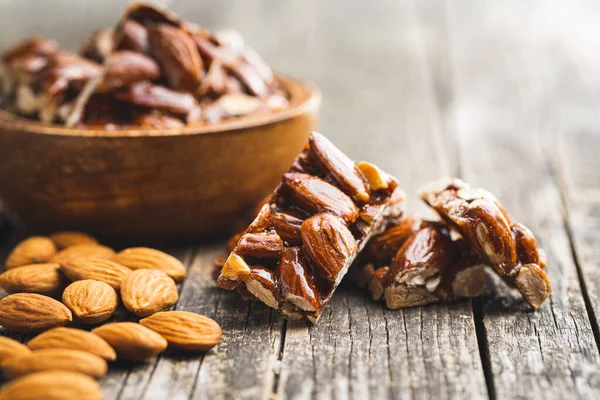 Dulces Mini Barras Almendras Una Mesa Madera — Foto de Stock