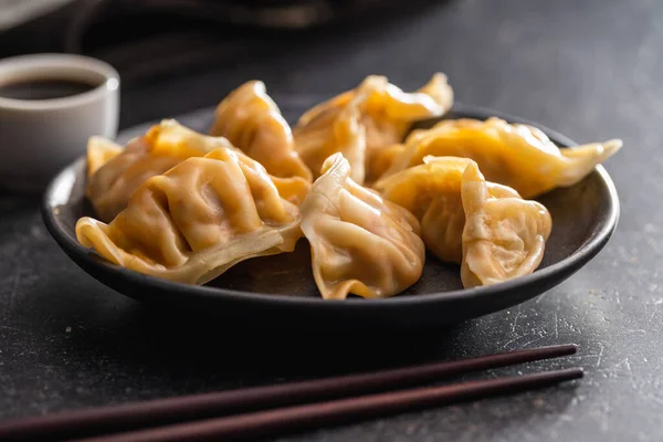盘子里的中国饺子 — 图库照片