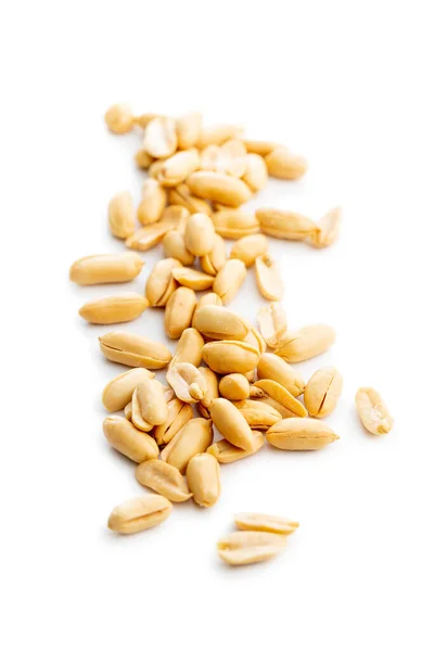 Amendoins Descascados Torrados Isolados Sobre Fundo Branco — Fotografia de Stock