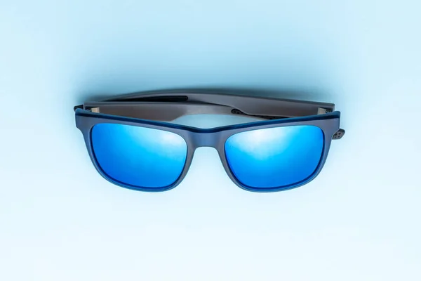 Fashion Sunglasses Blue Background Top View — 图库照片