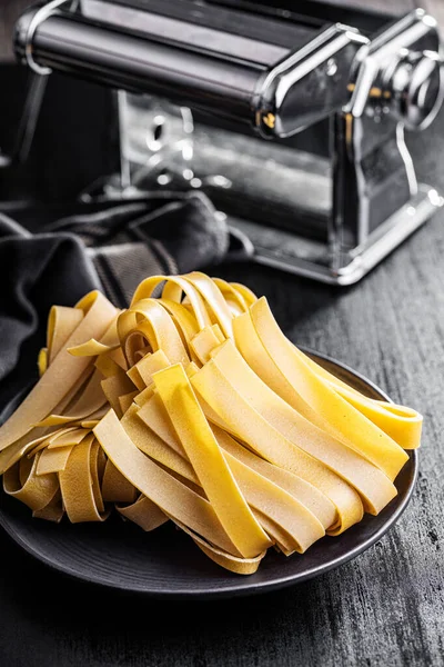 Uncooked Pappardelle Pasta Plate Black Table — Stockfoto