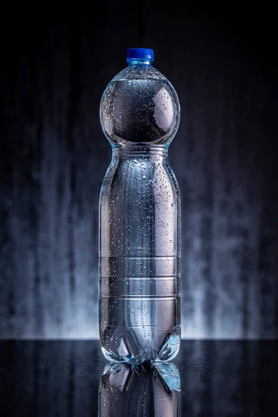 Plastic Cold Bottle Water Water Drops ロイヤリティフリーのストック写真