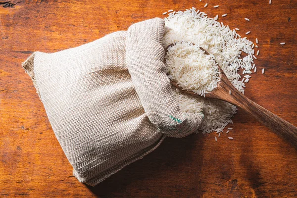 Uncooked White Rice Burlap Sack Wooden Table Top View —  Fotos de Stock