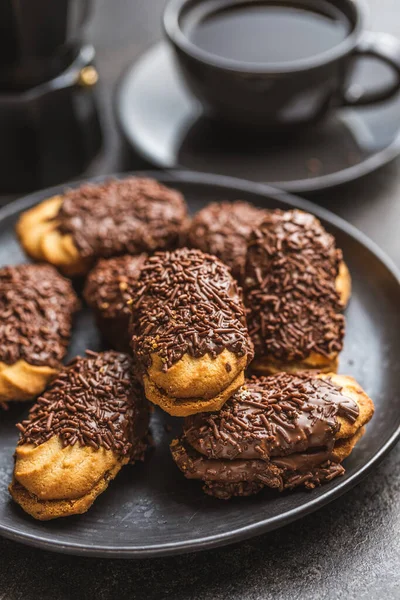 Petit Fours Chocolate Sprinkles Mini Chocolate Dessert Plate Imágenes de stock libres de derechos