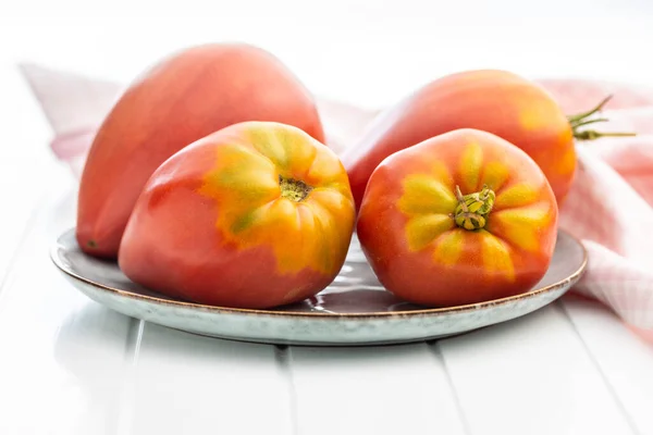 Bull Heart Tomatoes Plate White Table — Foto Stock