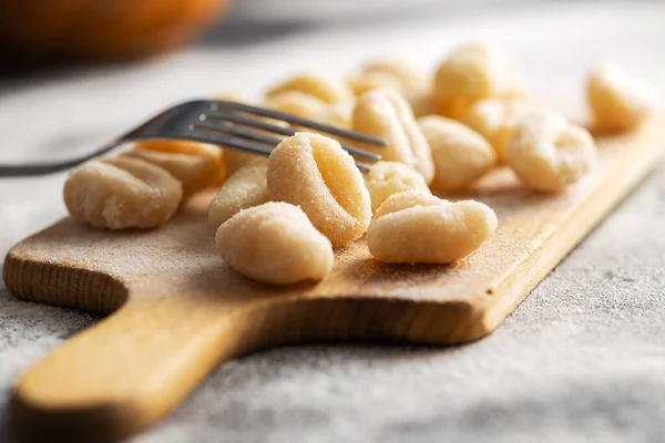 Uncooked Potato Gnocchi Cutting Board Tasty Italian Food — Foto de Stock