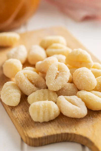 Uncooked Potato Gnocchi Cutting Board Tasty Italian Food — Foto de Stock