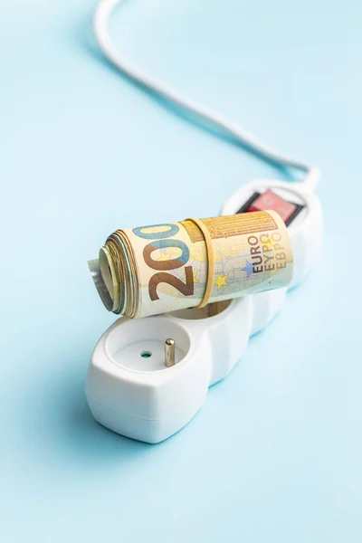 Tomada Elétrica Dinheiro Euro Fundo Azul Conceito Aumento Dos Preços — Fotografia de Stock