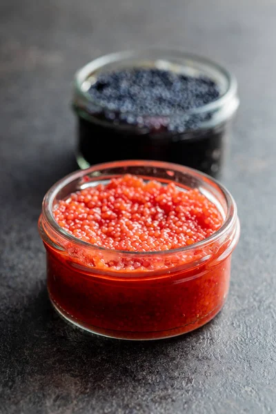 Caviar Vermelho Preto Frasco Mesa Escura — Fotografia de Stock