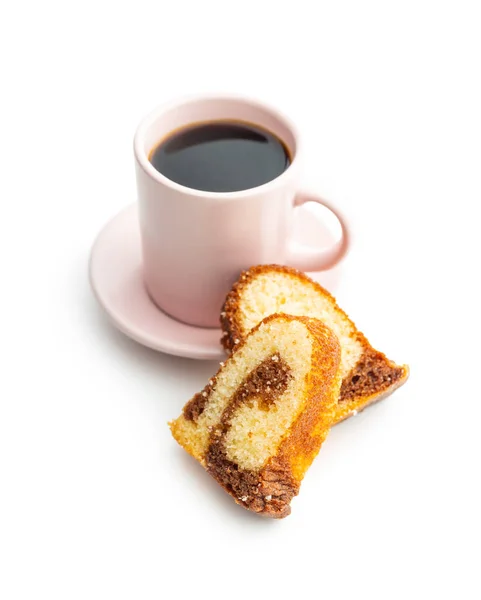 Süßer Biskuitkuchen Bundt Kuchen Und Kaffeetasse Isoliert Auf Dem Weißen — Stockfoto