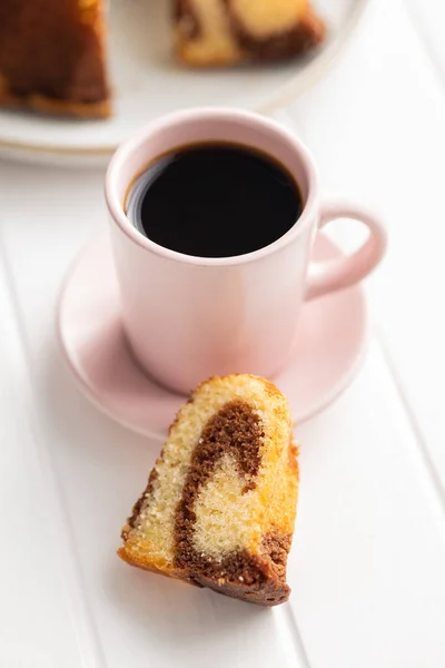 Süßer Biskuitkuchen Bundt Kuchen Und Die Kaffeetasse — Stockfoto