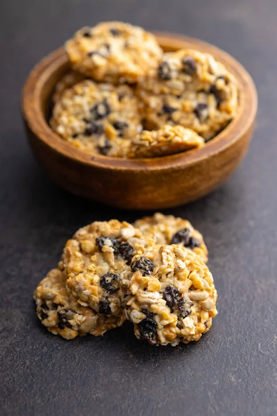 Biscotti Integrali Avena Biscotti Con Farina Avena Uvetta Sul Tavolo — Foto Stock