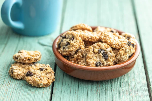 Wholegrain Oat Cookies Cookies Oatmeal Raisins Green Wooden Table — Stock Photo, Image