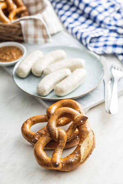 Salsichas Brancas Bávaras Tradicionais Prato Pretzes — Fotografia de Stock