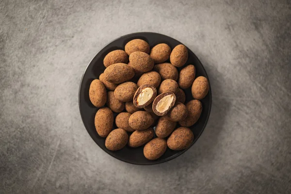 Almonds Chocolate Coated Cocoa Bowl Dark Table Top View — Stock Photo, Image