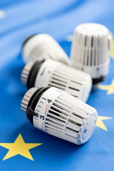 Soupape Thermostatique Sur Drapeau Union Européenne Concept Crise Énergétique — Photo