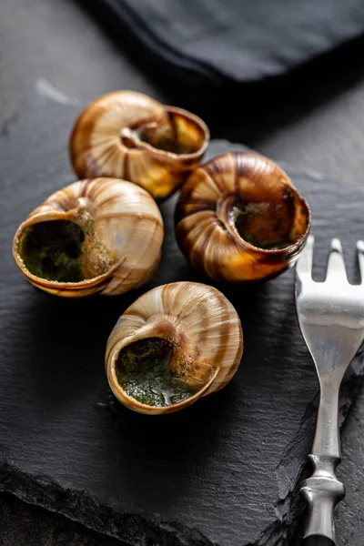 Snäckor Med Persiljesmör Bourgogne Escargot Snails Skärbrädan Delikatessmat — Stockfoto