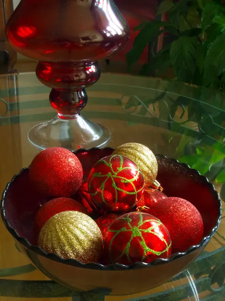 Ampoules de Noël dans un bol en verre — Photo