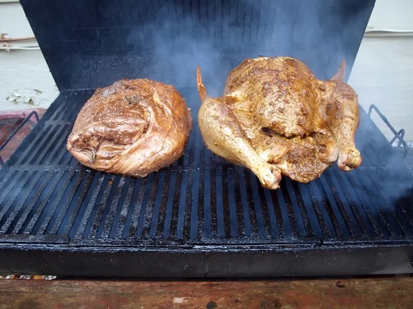 Turkey and pork roast on grill — Stock Photo, Image