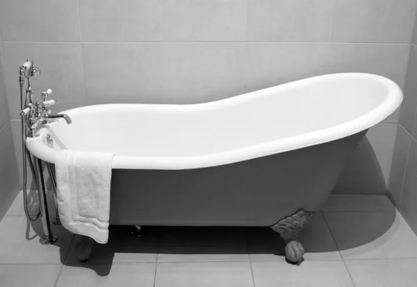 Eski stil banyo küveti — Stok fotoğraf