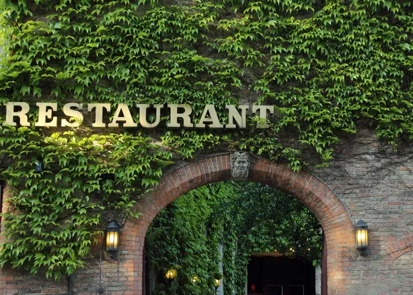 Entrée romantique à l'ancien restaurant — Photo