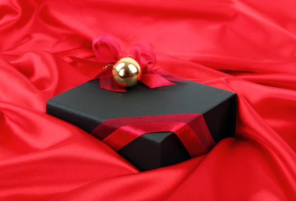 Presente elegante para o Natal — Fotografia de Stock