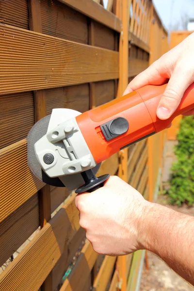 Man cutting fence — Stock Photo, Image